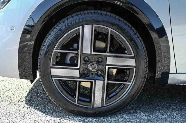 Lancia Ypsilon view 8