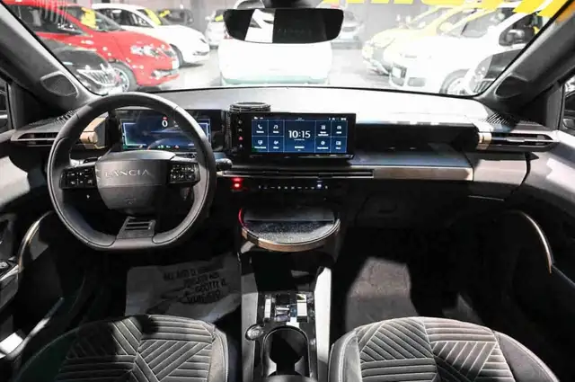 Lancia Ypsilon view 9