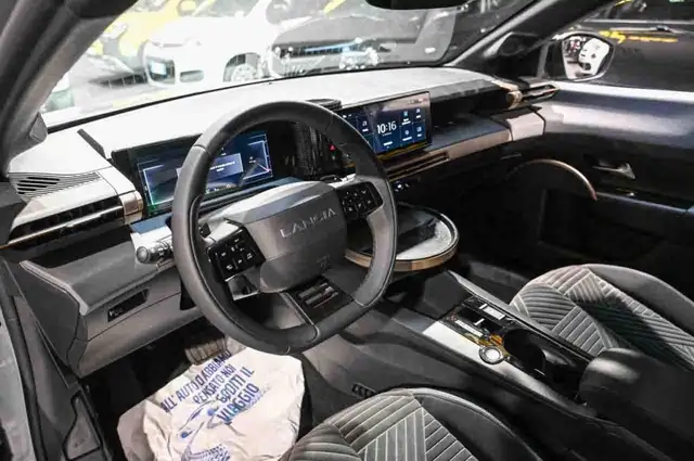 Lancia Ypsilon view 10