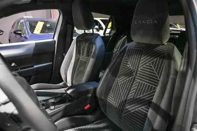 Lancia Ypsilon view 12