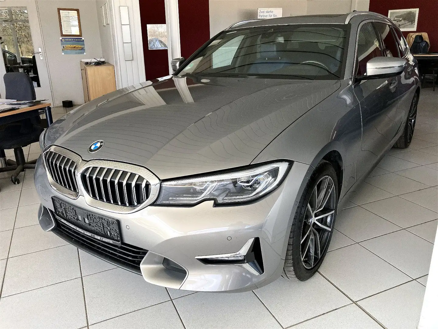 BMW 330 d Individual/Laser/HiFi/LivePRO/Panorama/DAB Grijs - 1