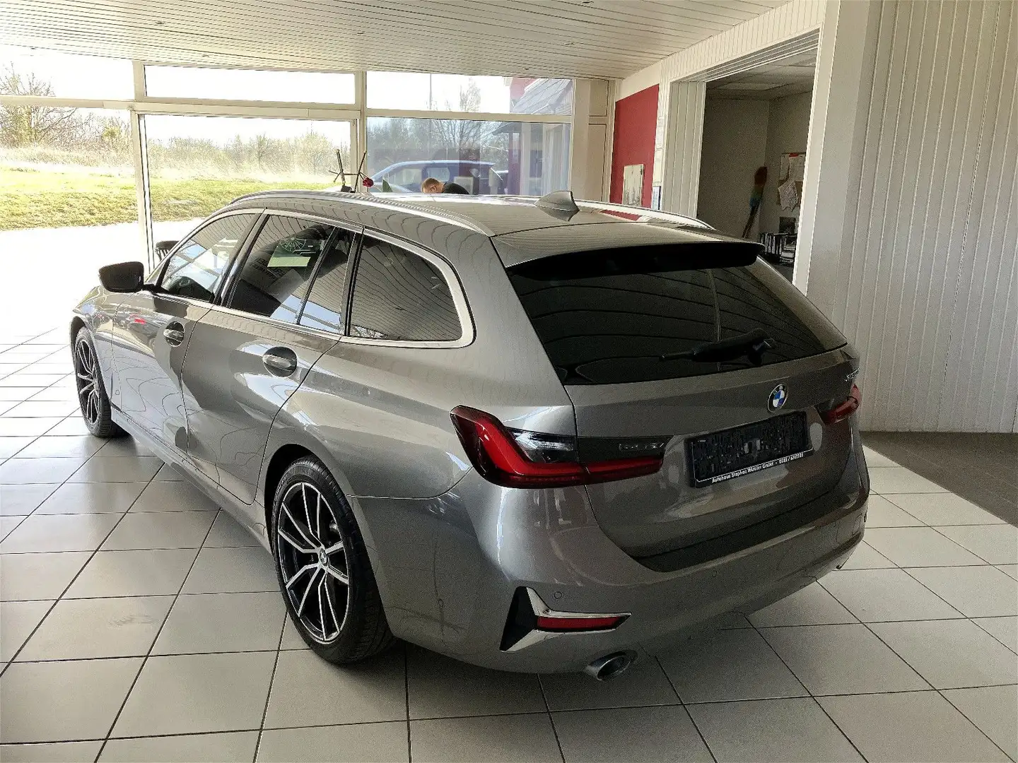 BMW 330 d Individual/Laser/HiFi/LivePRO/Panorama/DAB Grijs - 2