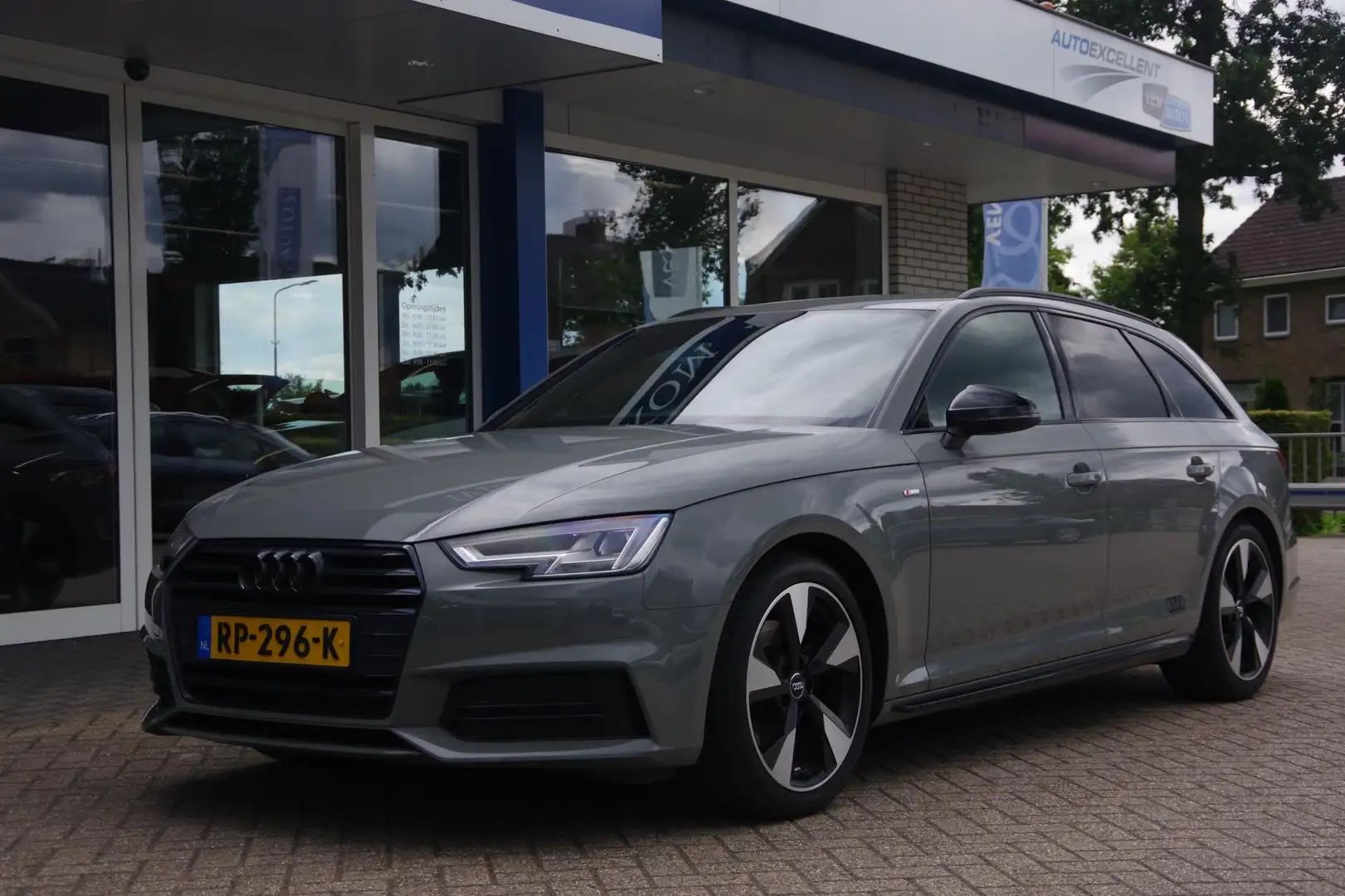 Audi A4 Avant 1.4 TFSI Sport S line black edition Trekhaak Grijs - 2