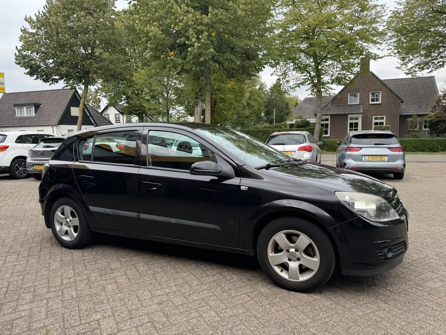 Opel Astra 1.6 Enjoy 5drs Airco Noir - 2