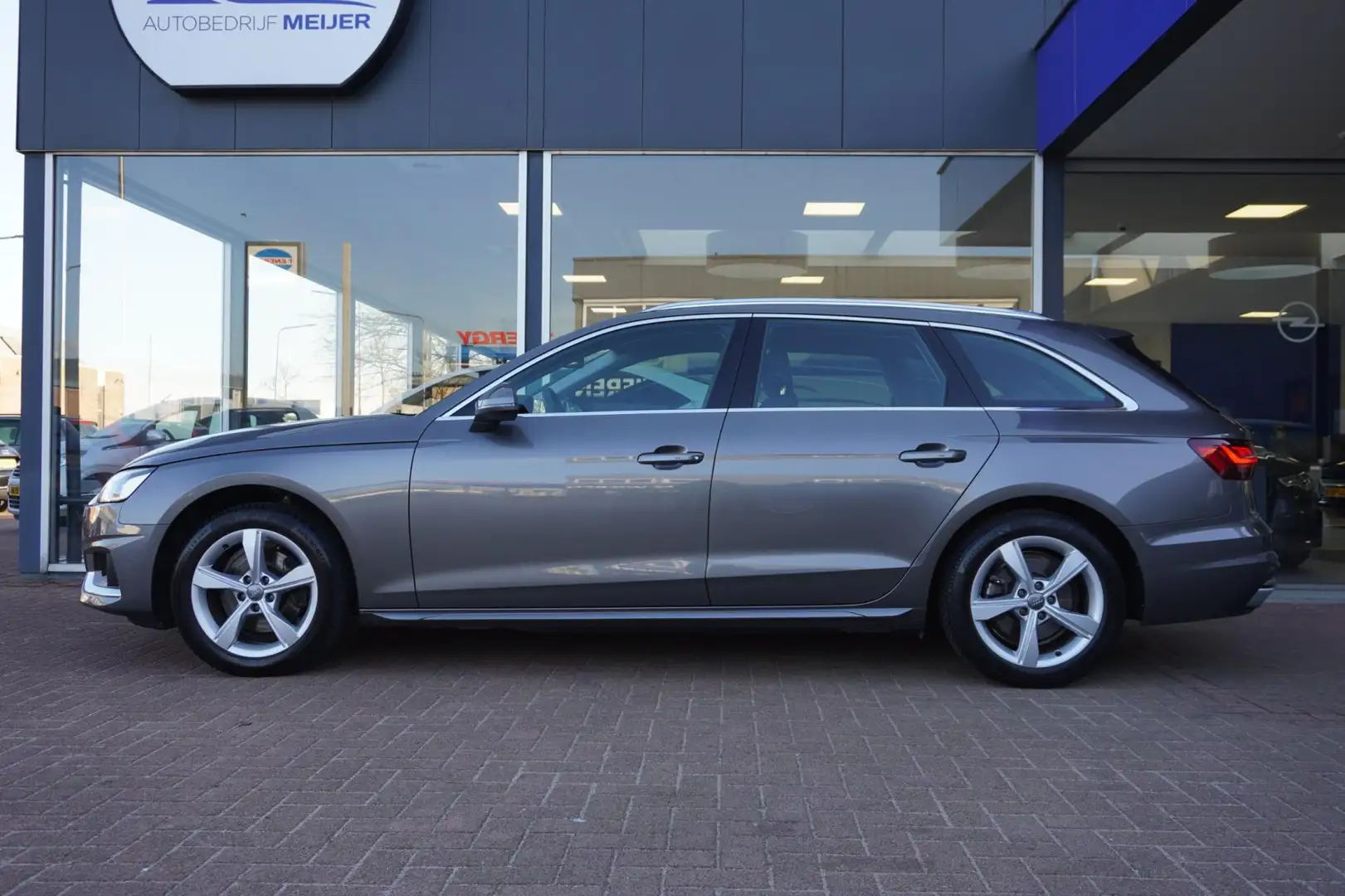 Audi A4 Avant 35 TFSI Business Edition | Automaat | Airco Grijs - 2