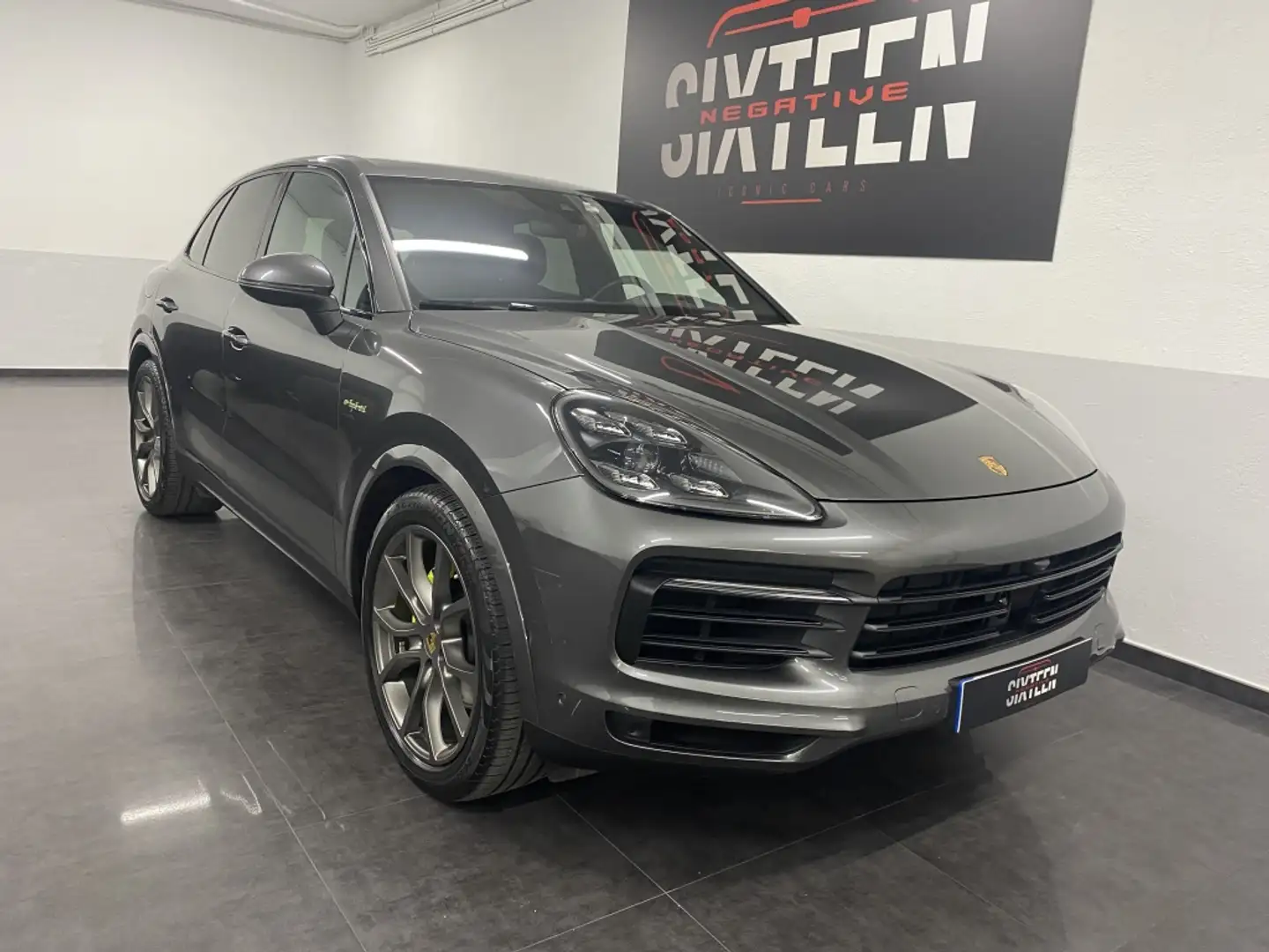 Porsche Cayenne E-Hybrid Aut. Gris - 2