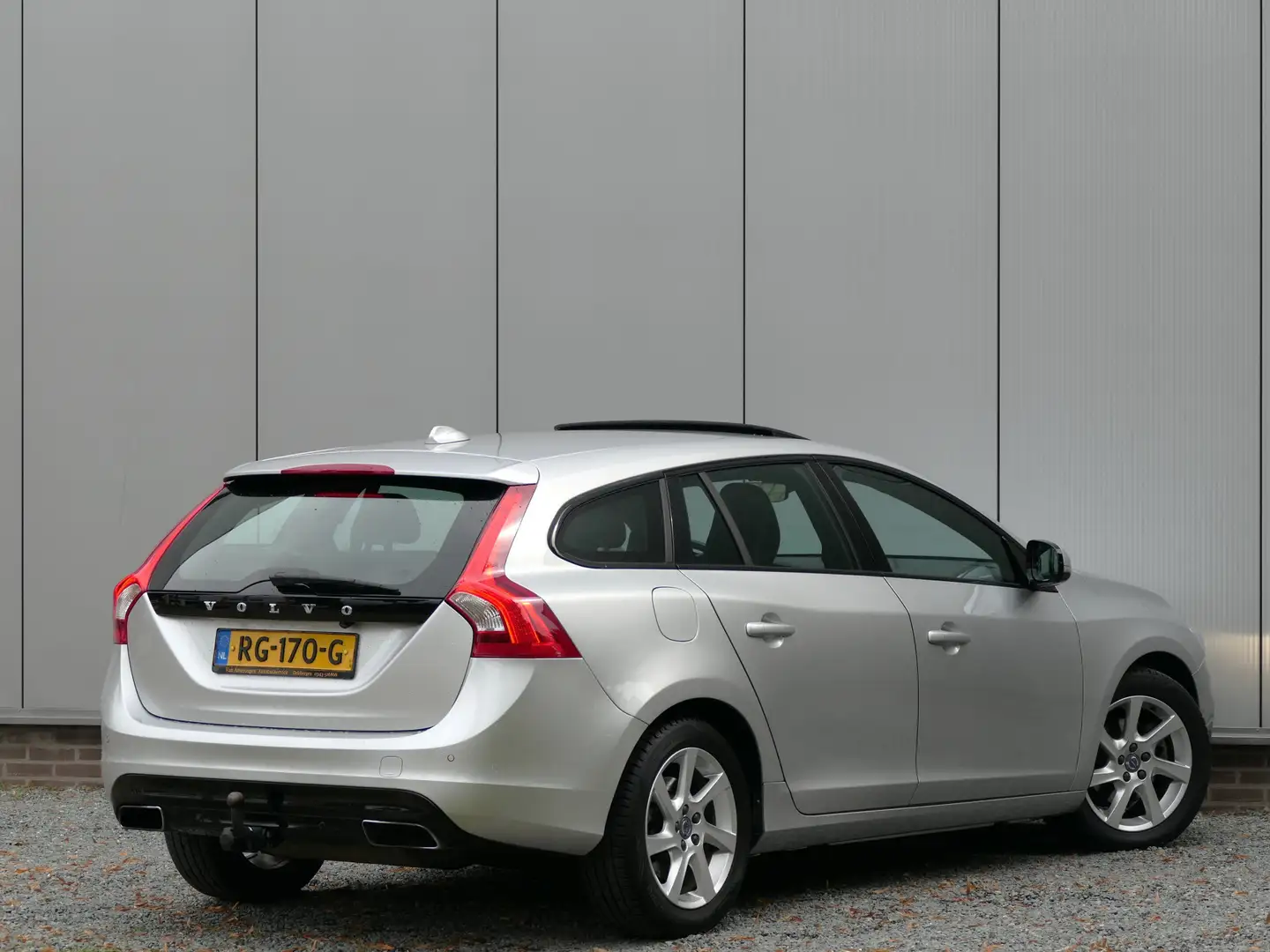 Volvo V60 T2 AUT Polar+ Dynamic 12 MND garantie Schuifdak / Gris - 2