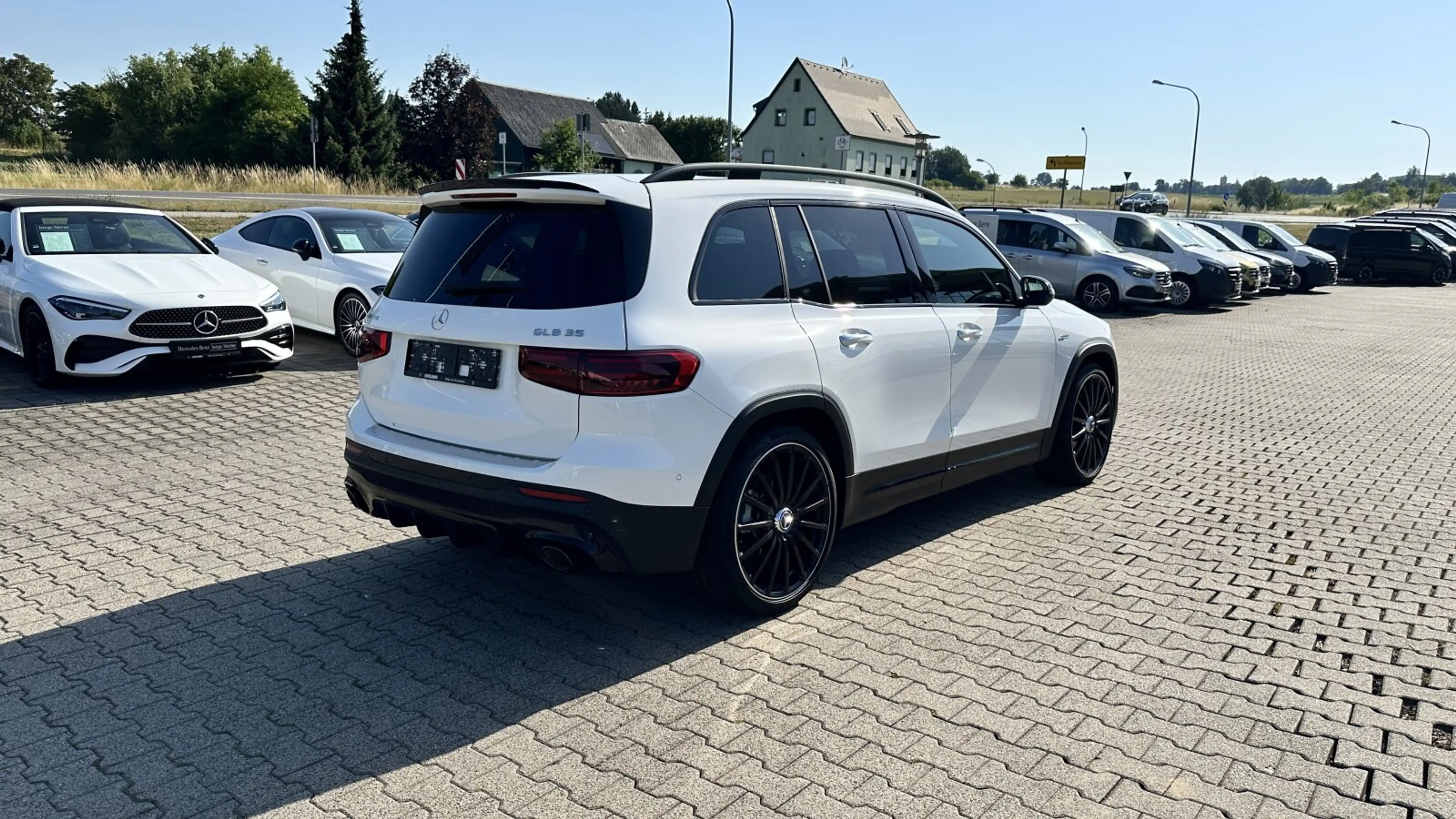 Mercedes-Benz GLB 35 AMG Mercedes-AMG GLB 35 4M Night+Pano+Multibeam+Distronic — photo 5