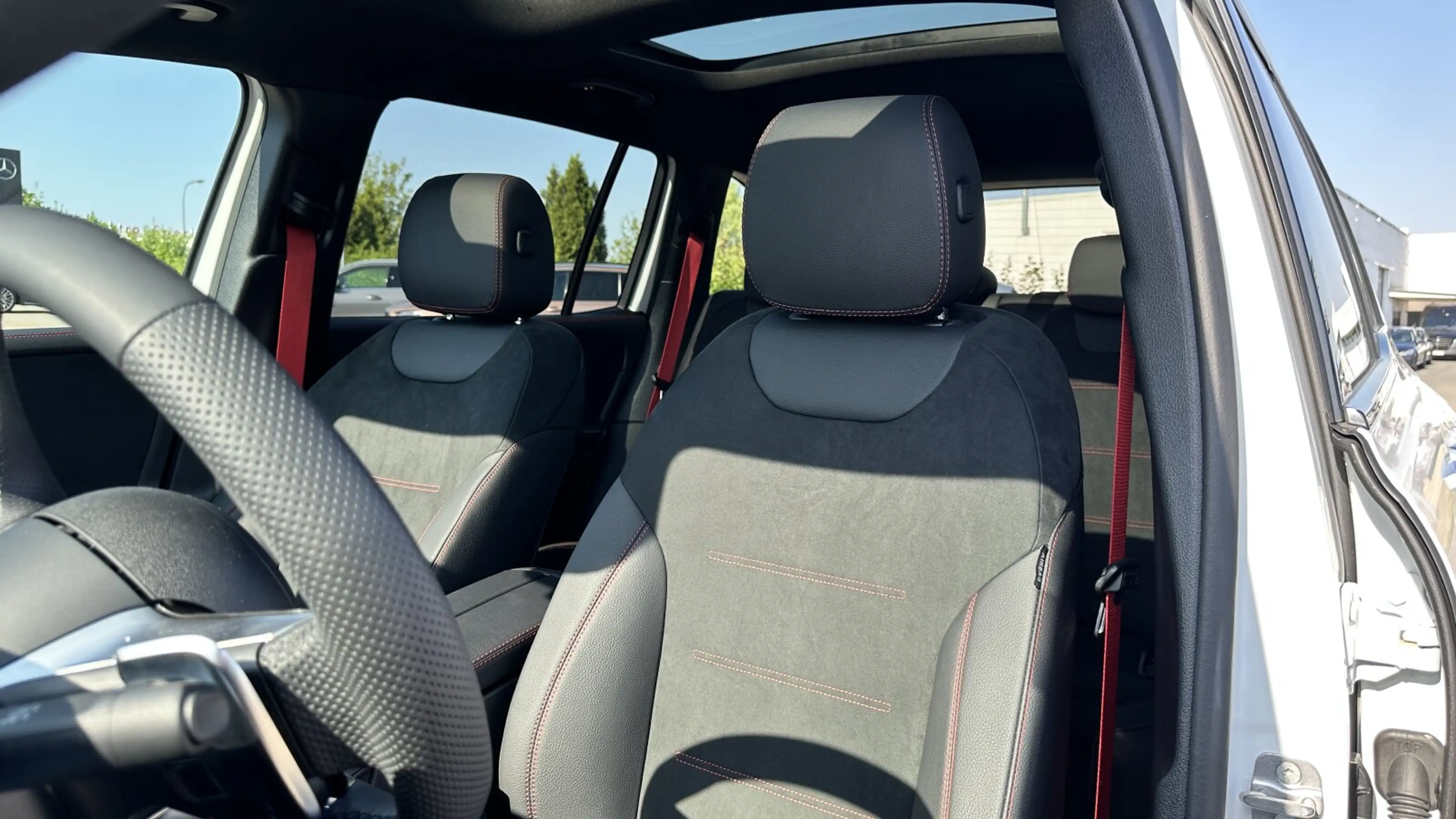 Mercedes-Benz GLB 35 AMG Mercedes-AMG GLB 35 4M Night+Pano+Multibeam+Distronic — photo 15