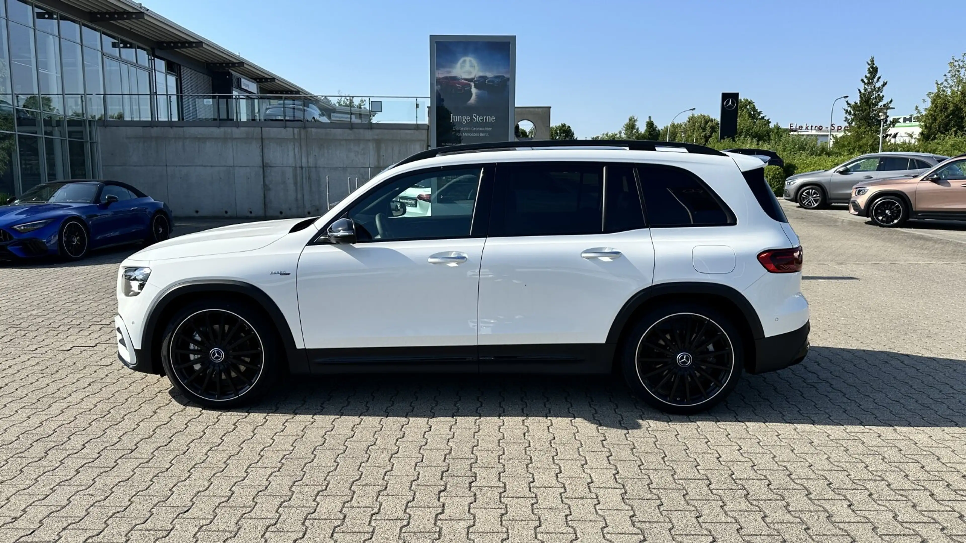 Mercedes-Benz GLB 35 AMG Mercedes-AMG GLB 35 4M Night+Pano+Multibeam+Distronic — photo 8