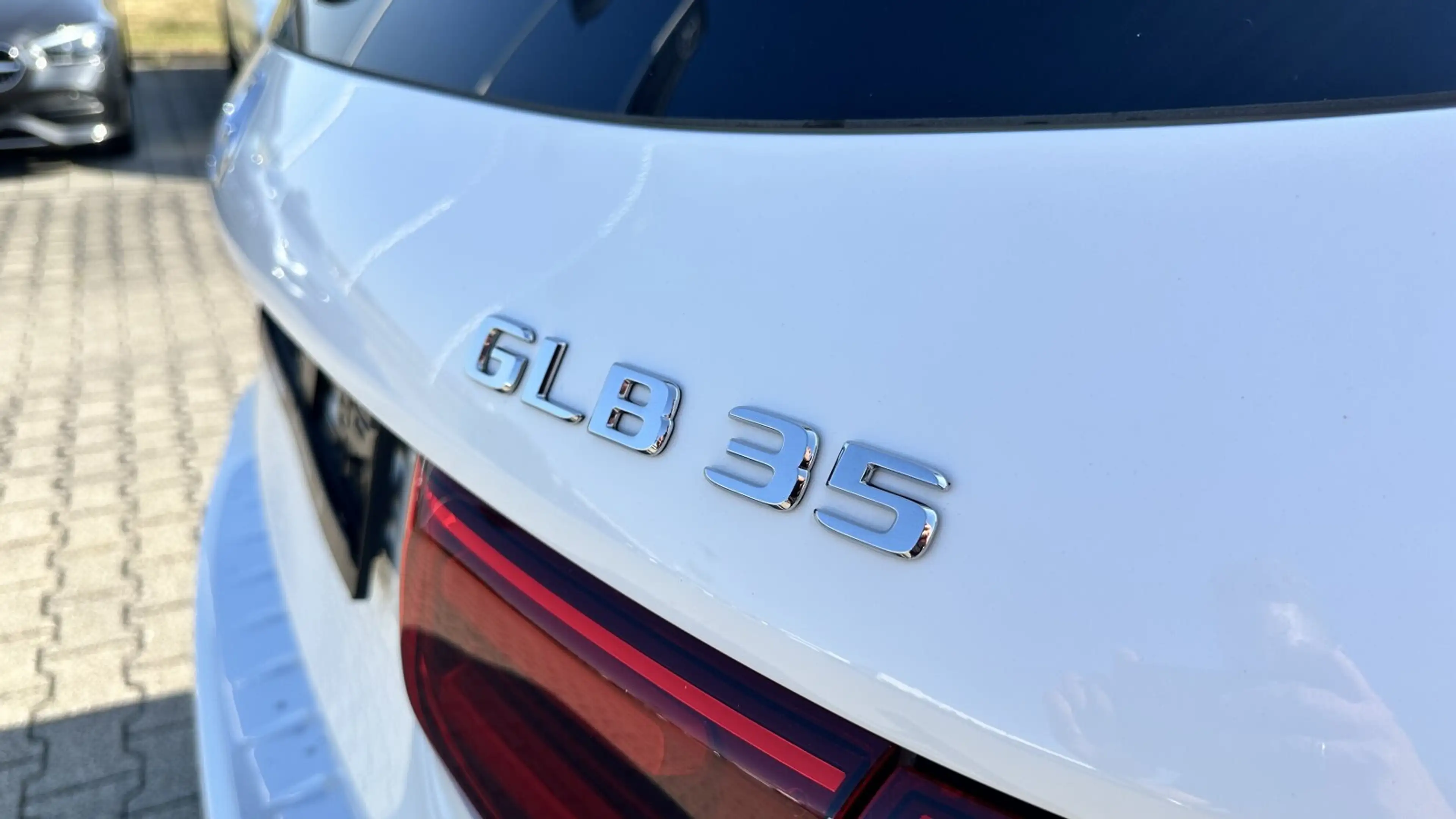 Mercedes-Benz GLB 35 AMG Mercedes-AMG GLB 35 4M Night+Pano+Multibeam+Distronic — photo 11