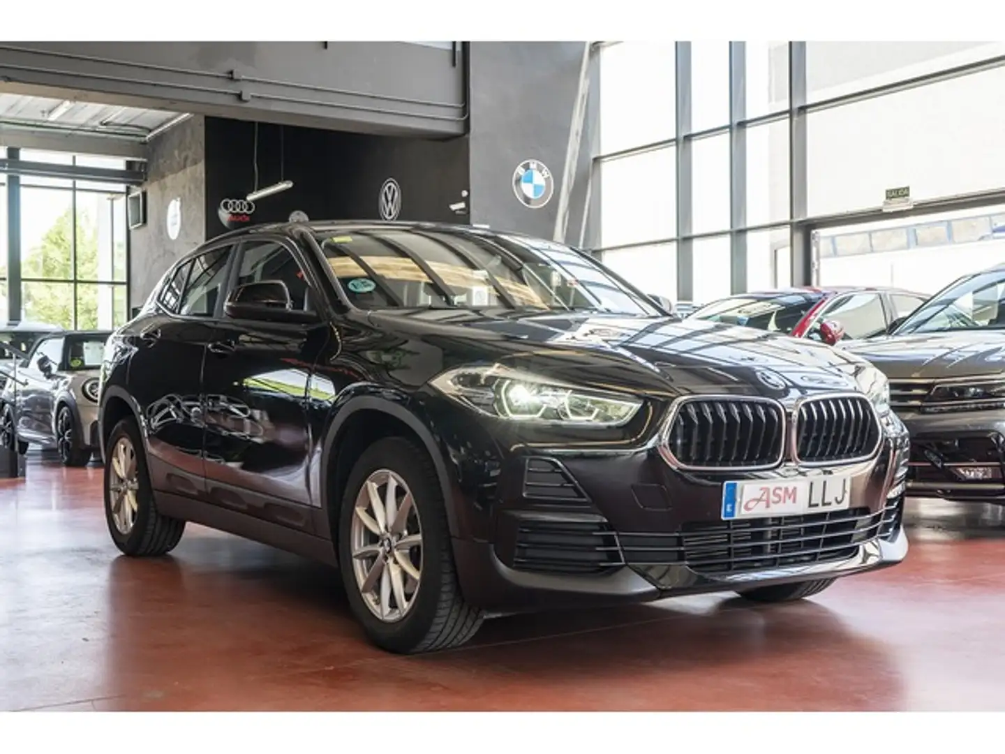 BMW X2 sDrive 18dA Business Noir - 2