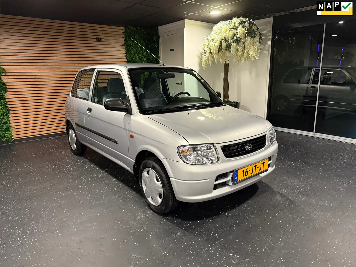 Daihatsu Cuore 1.0-12V DVVT RTi 1e EIGENAAR/DEALER ONDERHOUDEN/ N Grijs - 1