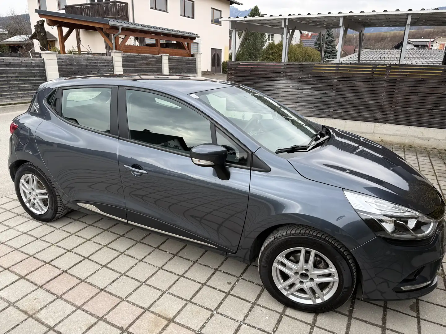 Renault Clio Grandtour 1,2 16V 75 Zen Grau - 1