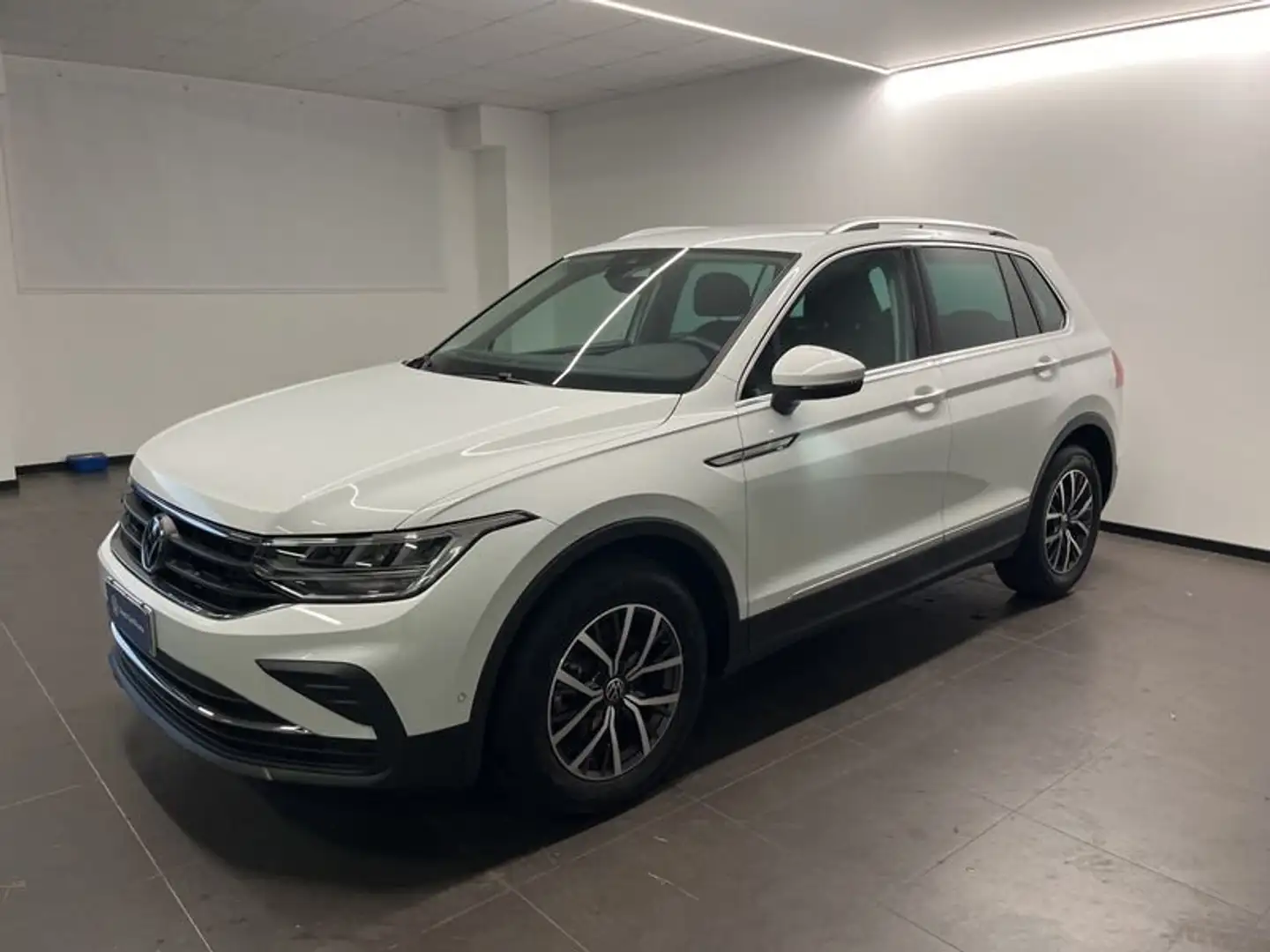 Volkswagen Tiguan Nuova Life 1.5 TSI ACT 110 kW (150 CV) DSG Bianco - 1