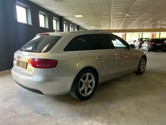 Audi A4 view 4