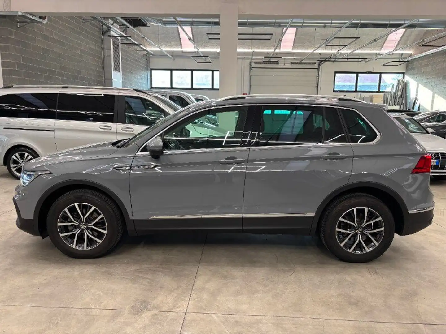 Volkswagen Tiguan Tiguan 2.0 TDI 150 CV SCR DSG Life Gris - 2