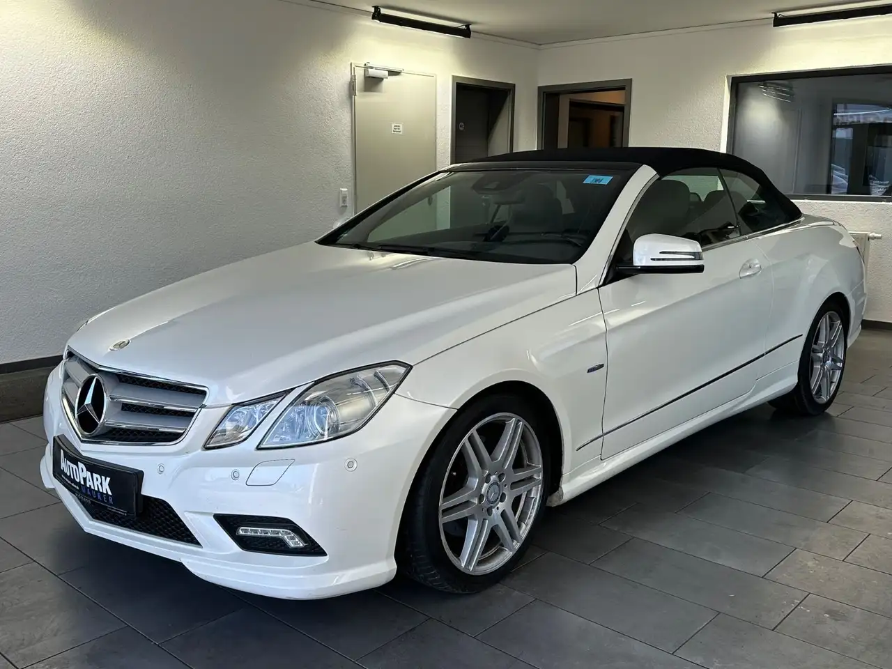 Mercedes-Benz E 200 CGI Cabrio AMG*ILD Bi-Xenon*Airscarf*SHZ* — photo 1 of 19