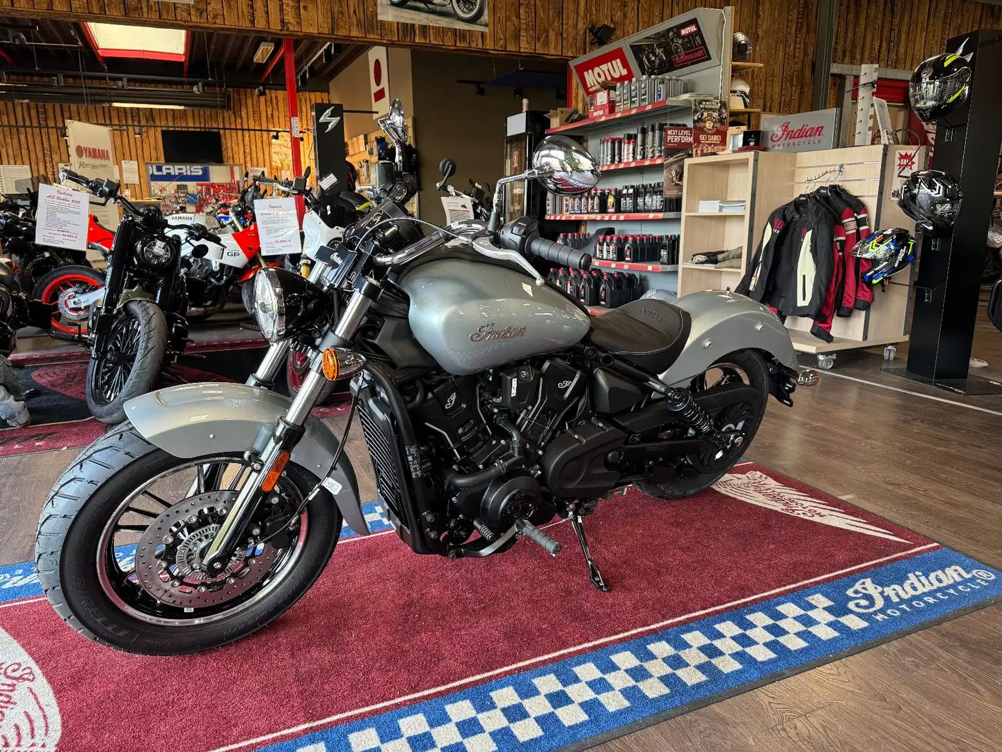 Indian Scout Sixty Classic Zilver - 2