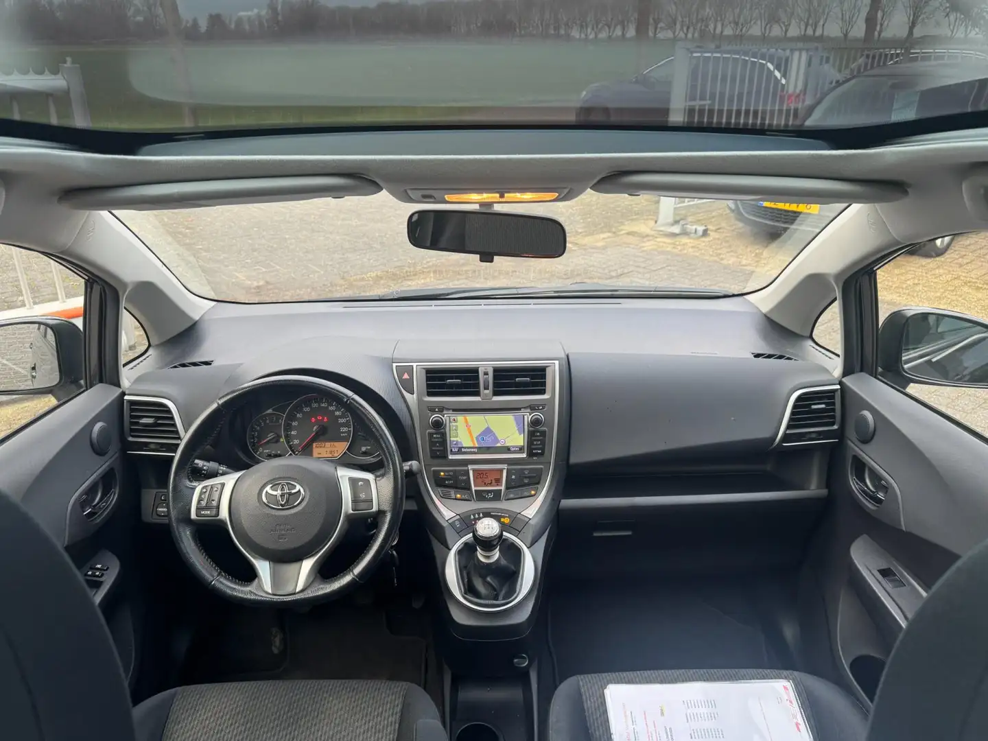 Toyota Verso-S 1.3 VVT-i Aspiration TREKHAAK / HOGE INSTAP / GOED Gris - 2