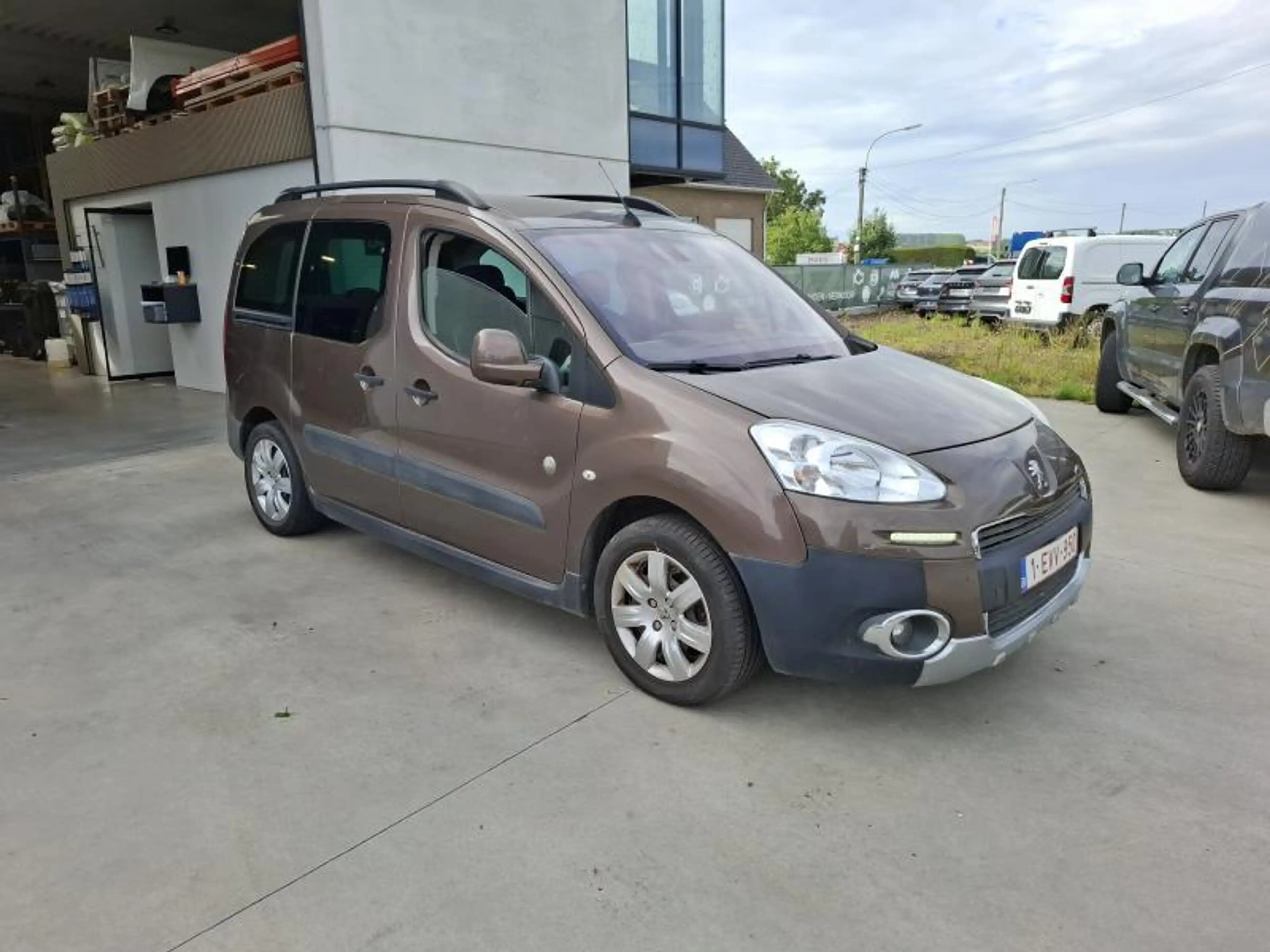 Peugeot Partner Partner Tepee Outdoor 1.6 e-HDi Outdoor STT — photo 5