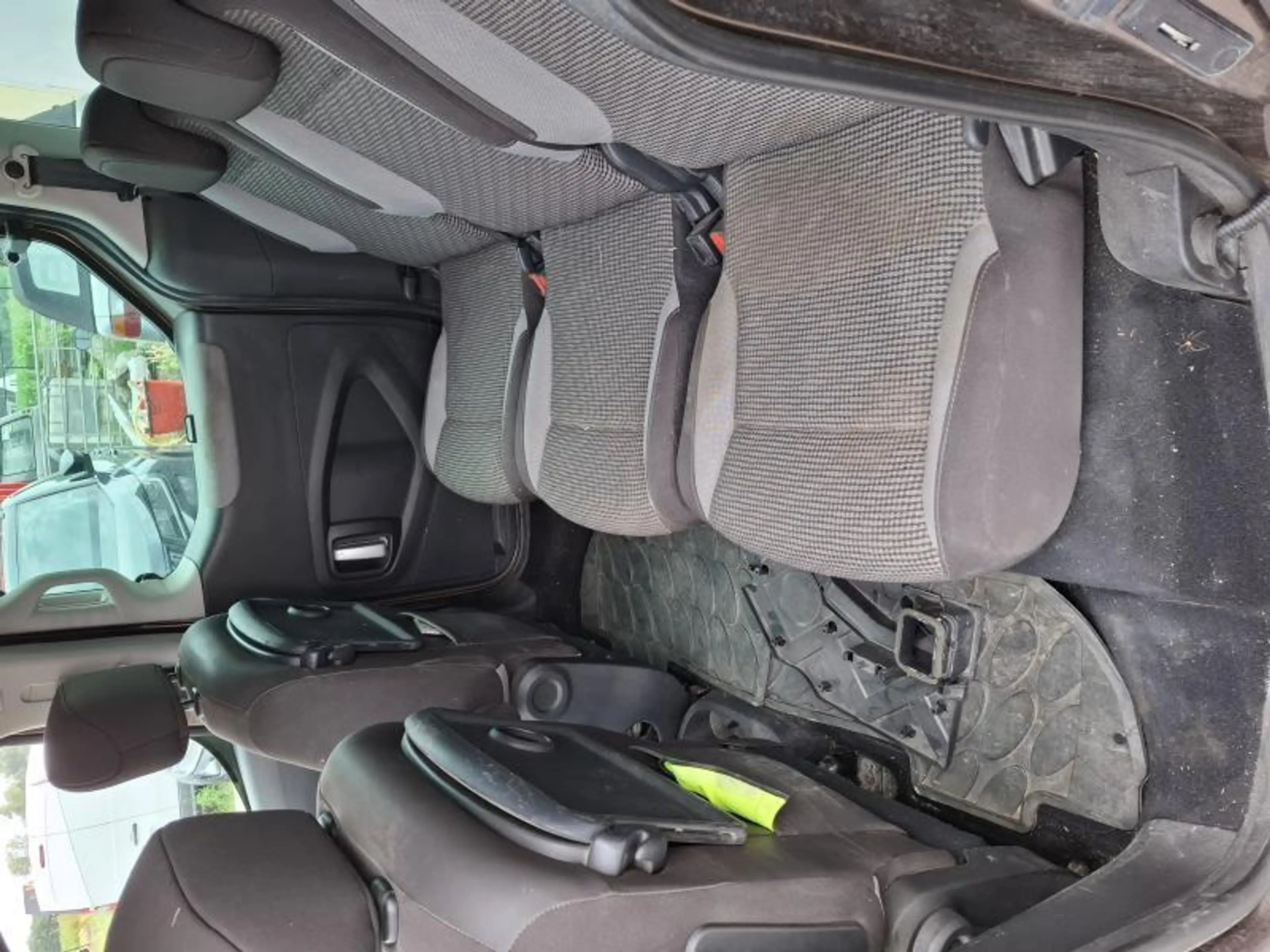 Peugeot Partner Partner Tepee Outdoor 1.6 e-HDi Outdoor STT — photo 12