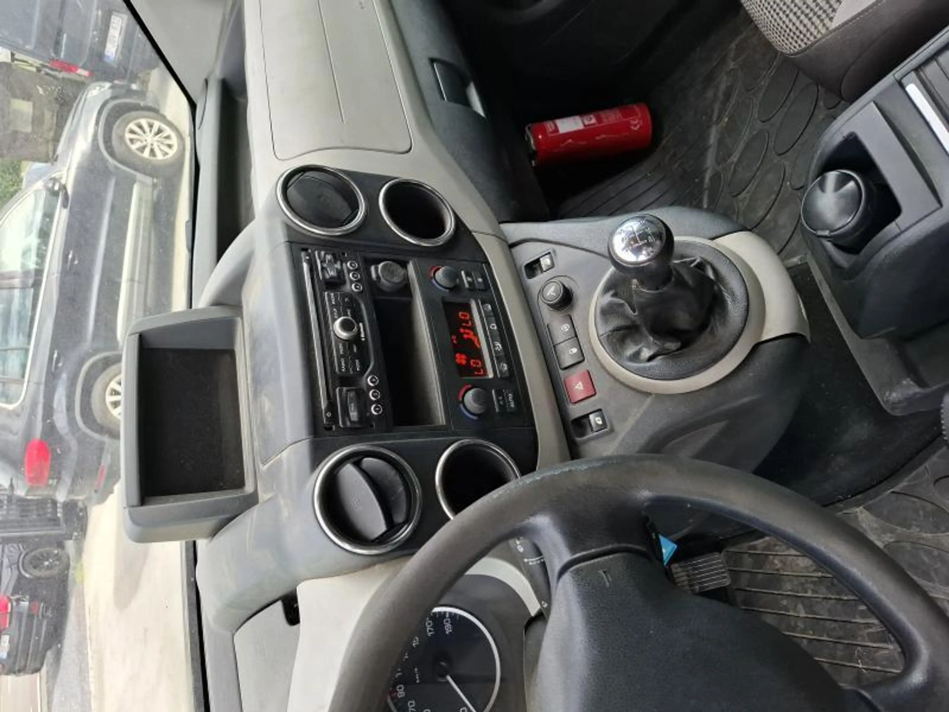 Peugeot Partner Partner Tepee Outdoor 1.6 e-HDi Outdoor STT — photo 11