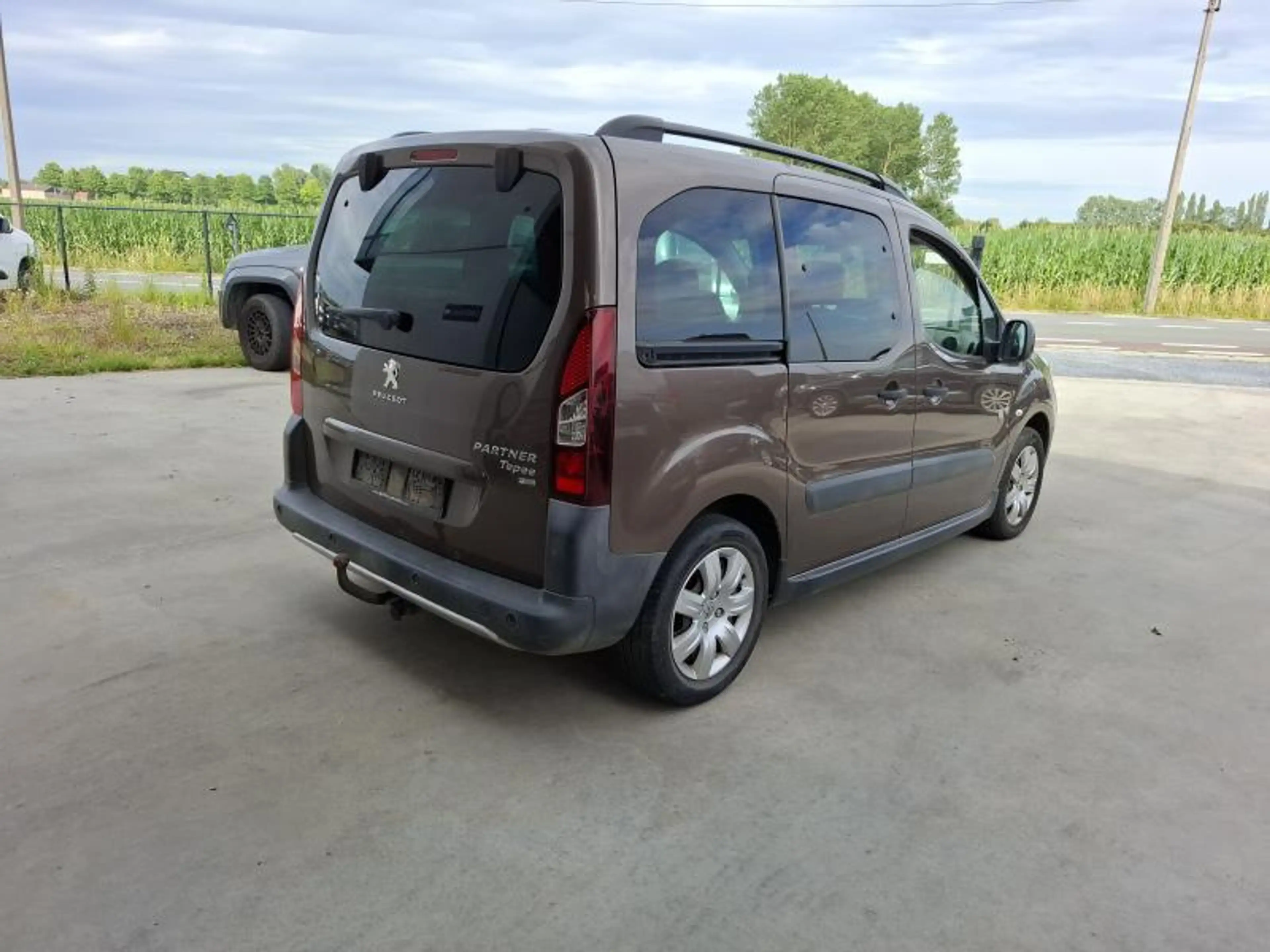 Peugeot Partner Partner Tepee Outdoor 1.6 e-HDi Outdoor STT — photo 4