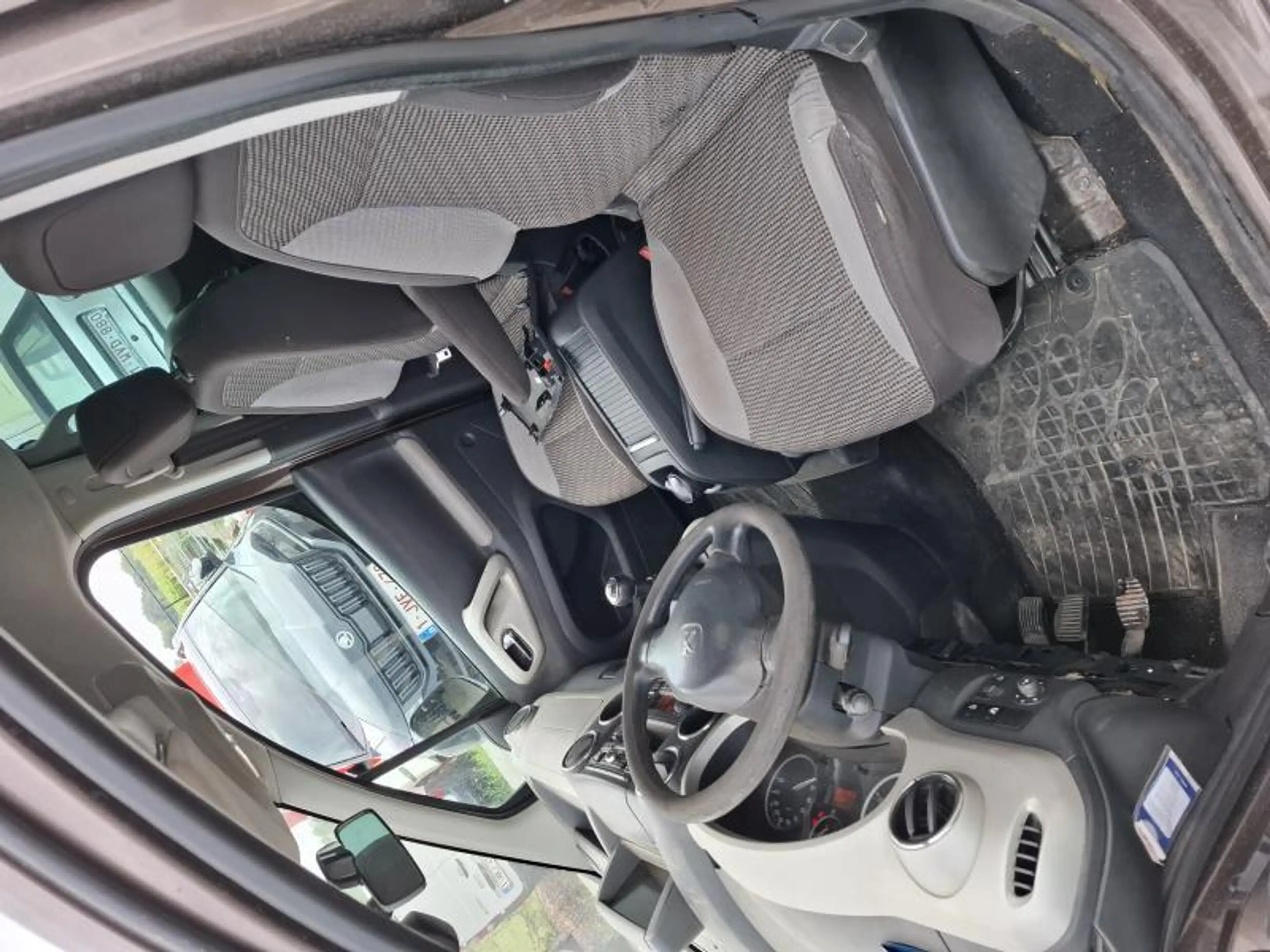 Peugeot Partner Partner Tepee Outdoor 1.6 e-HDi Outdoor STT — photo 10