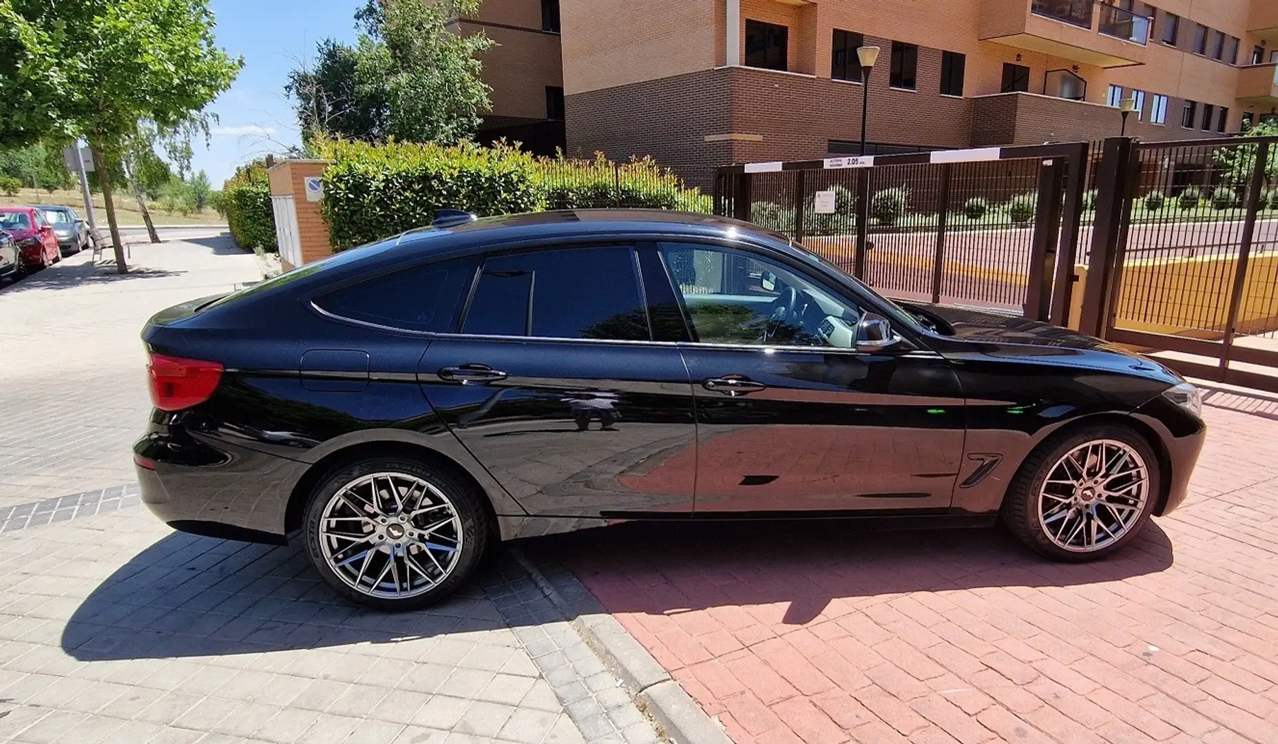 BMW 330 - 1