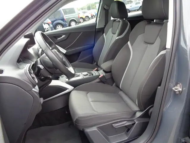 Audi Q2 view 9