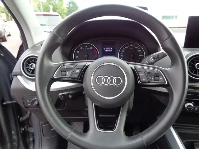 Audi Q2 view 10