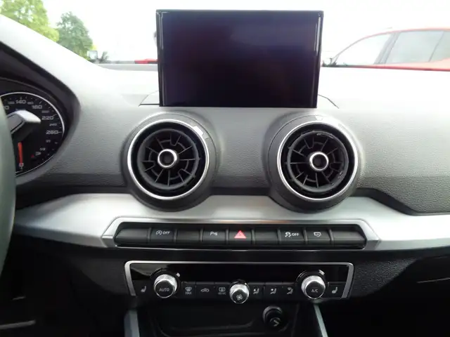 Audi Q2 view 11