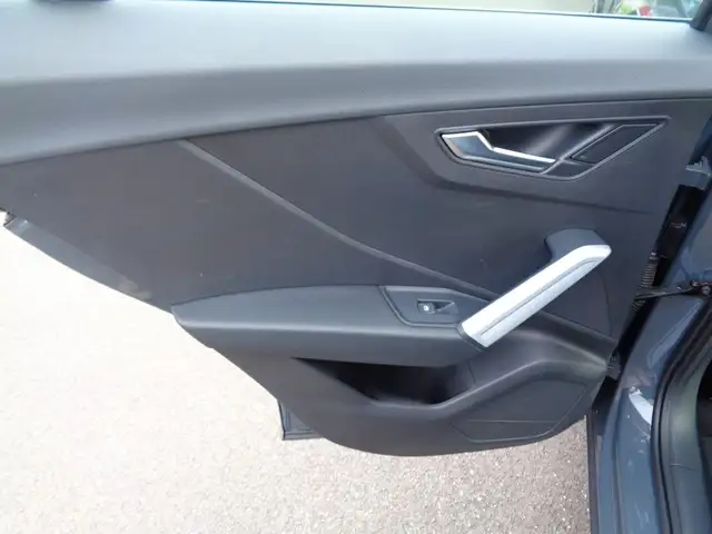 Audi Q2 view 13