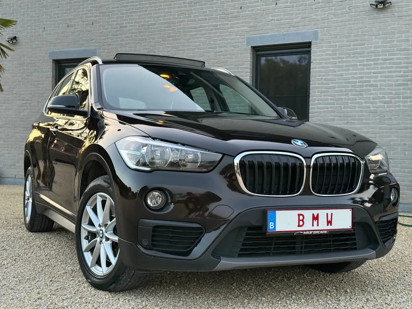 BMW X1 2.0 dAS sDrive20//AUTO//PANO//GARANTIE 36 MOIS Zwart - 1