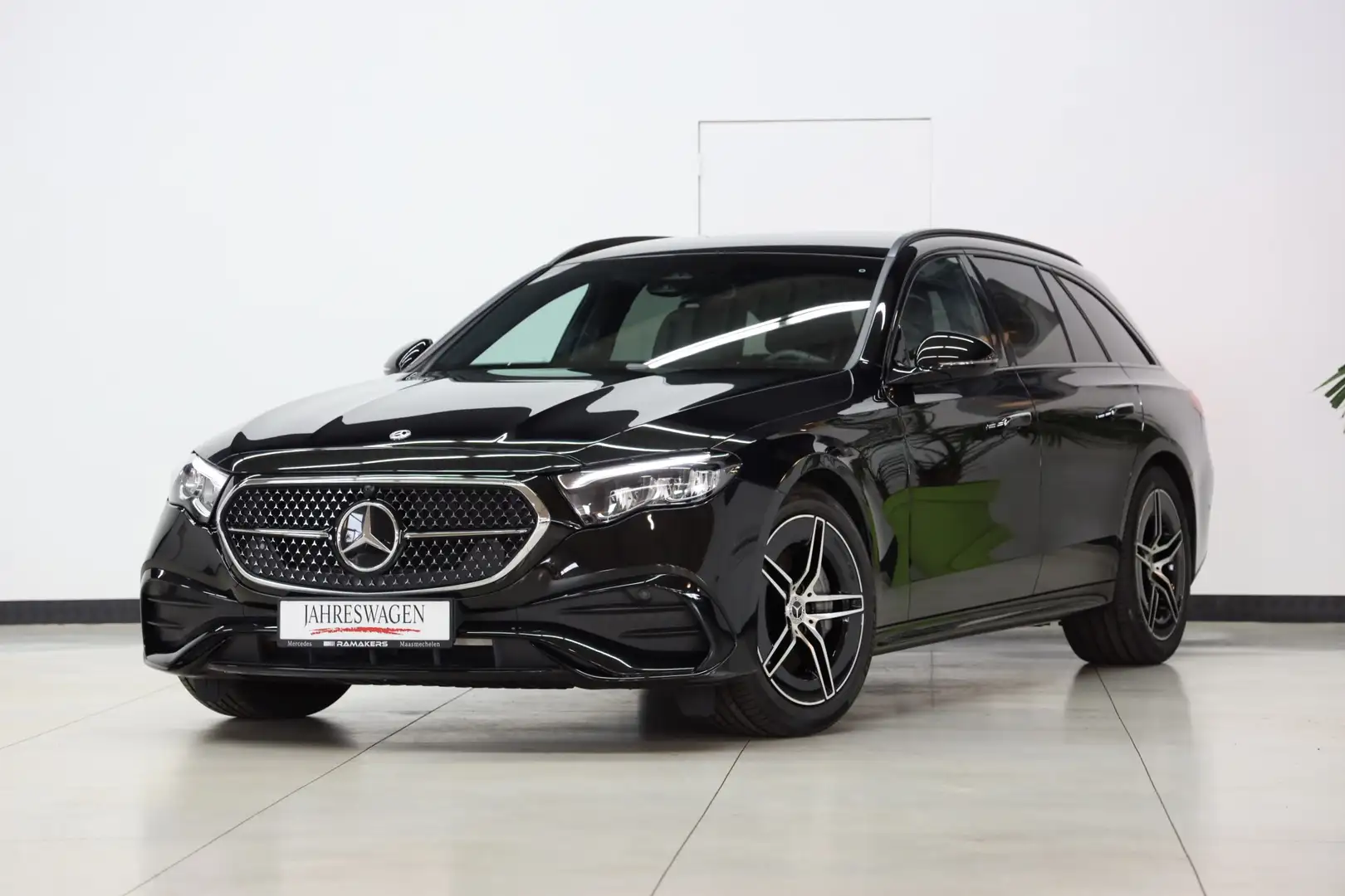 Mercedes-Benz E 220 d T AMG Night Trekhaak DISTRONIC KEYLESS-GO Negro - 1