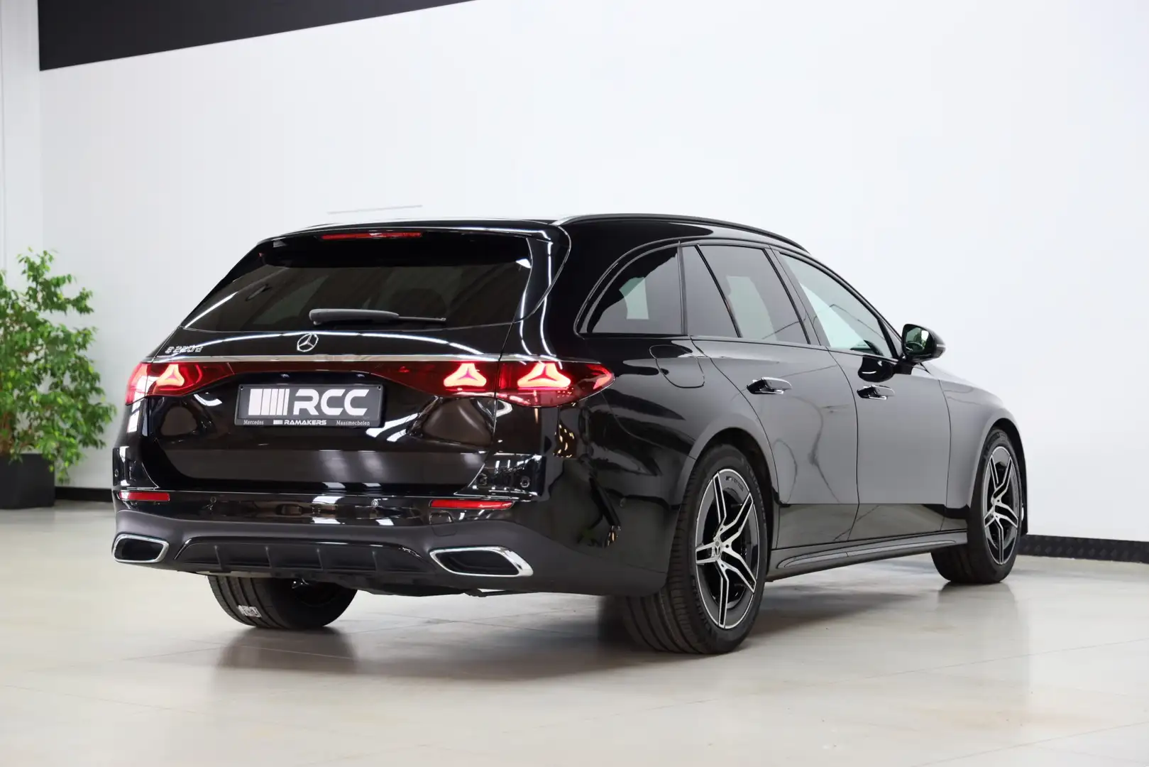 Mercedes-Benz E 220 d T AMG Night Trekhaak DISTRONIC KEYLESS-GO Negro - 2