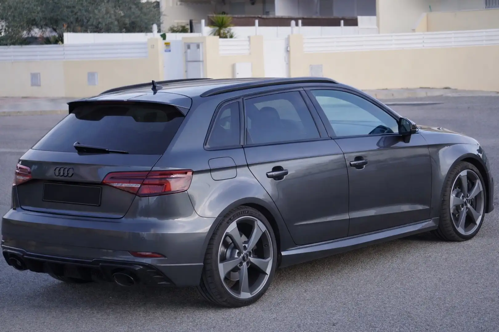 Audi RS3 Sportback quattro S tronic 294kW - 1