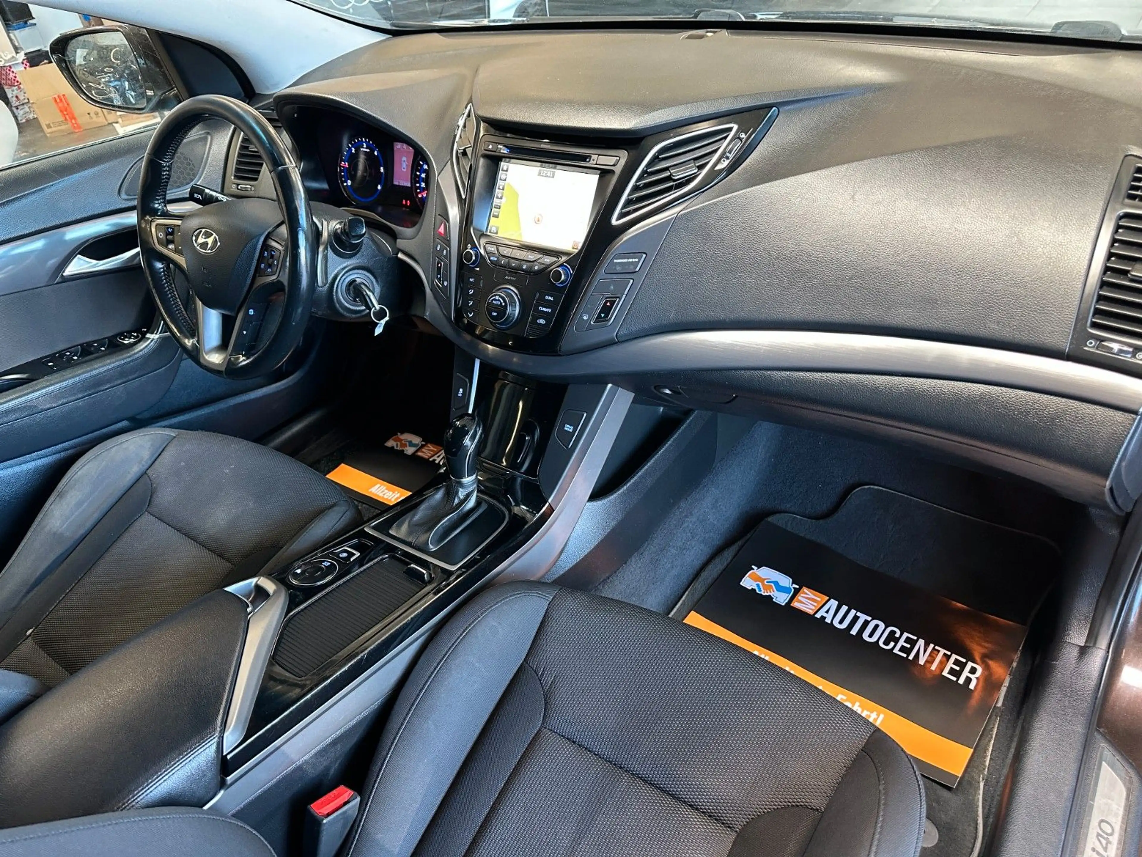 Hyundai i40 cw blue Premium *Navi*TOP*AHK* — photo 8