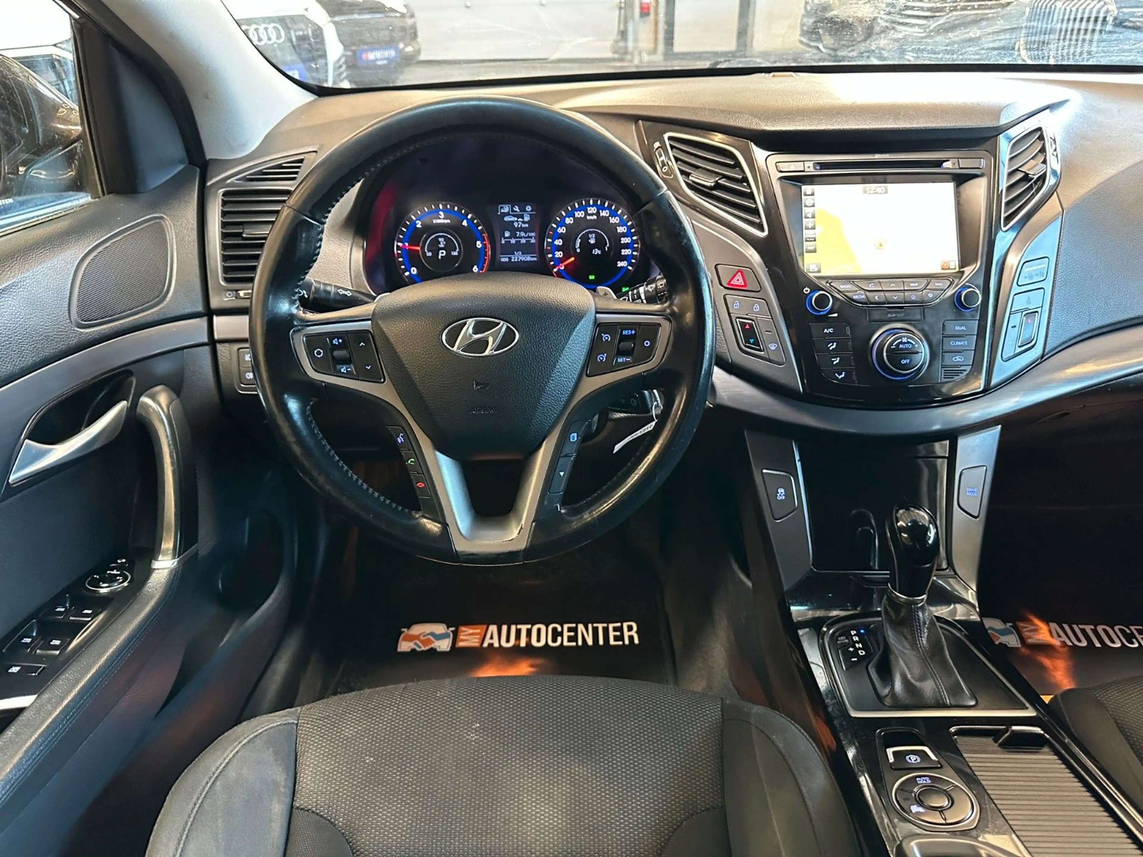 Hyundai i40 cw blue Premium *Navi*TOP*AHK* — photo 7