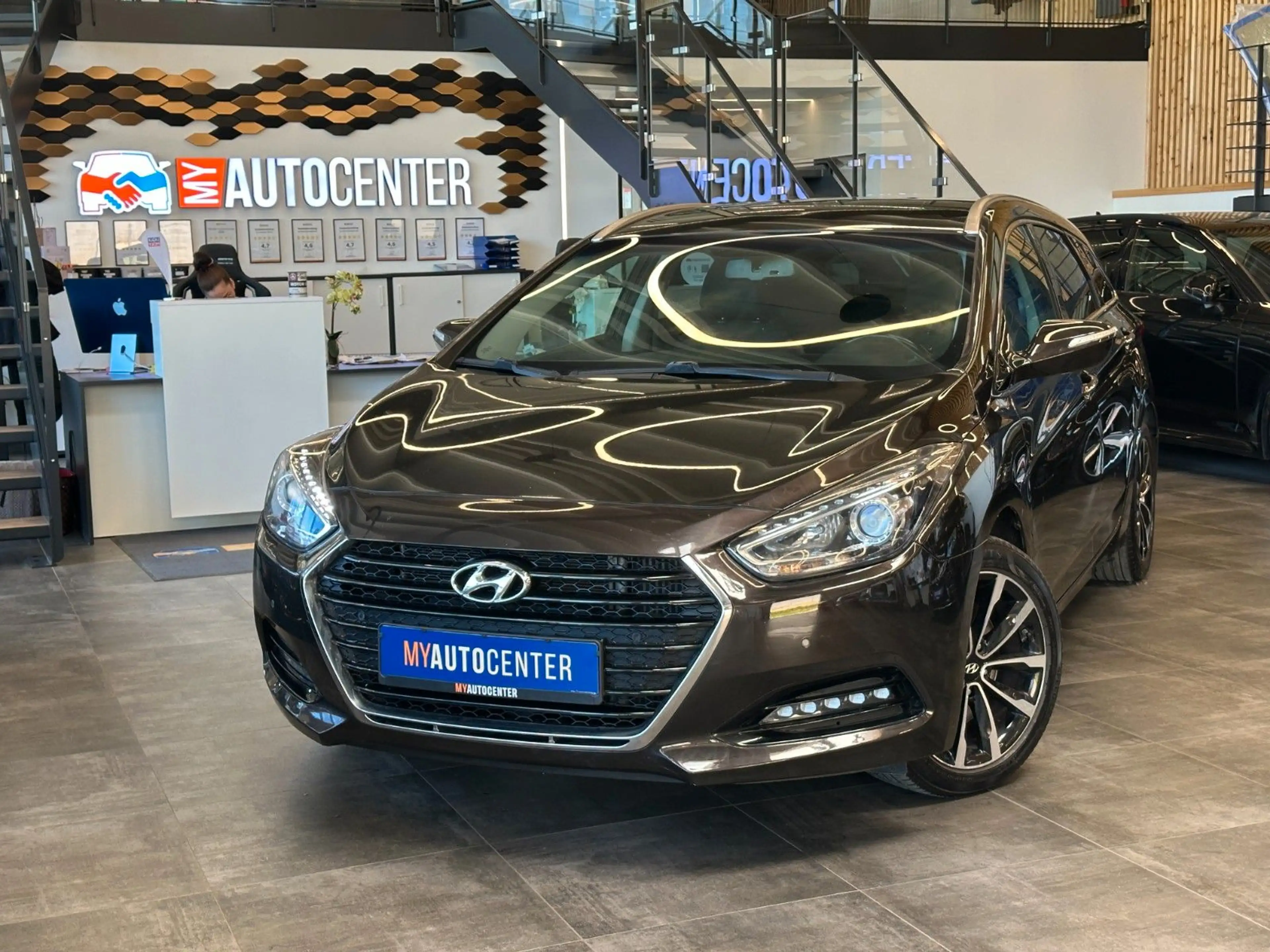 Hyundai i40 cw blue Premium *Navi*TOP*AHK*