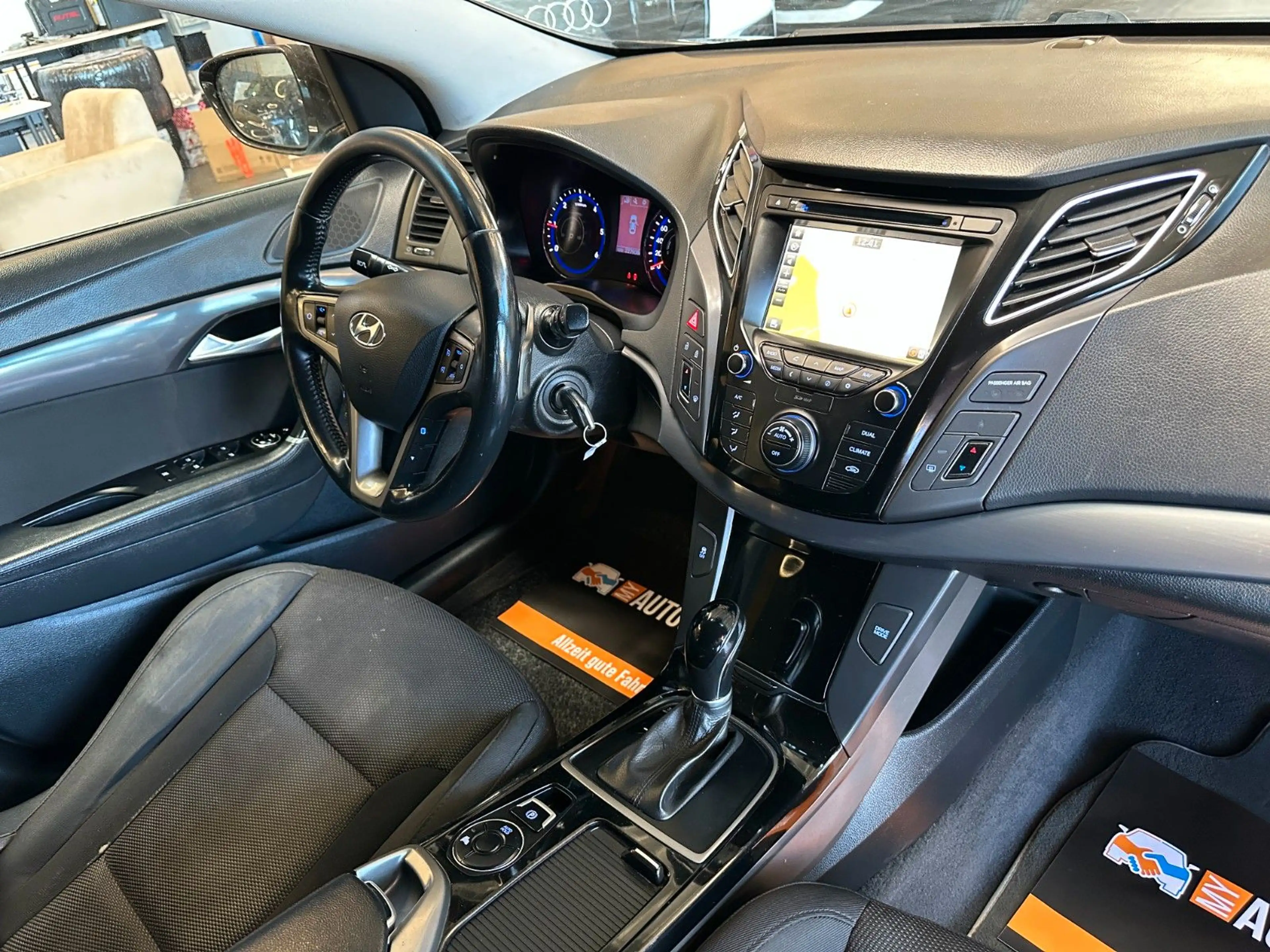 Hyundai i40 cw blue Premium *Navi*TOP*AHK* — photo 9