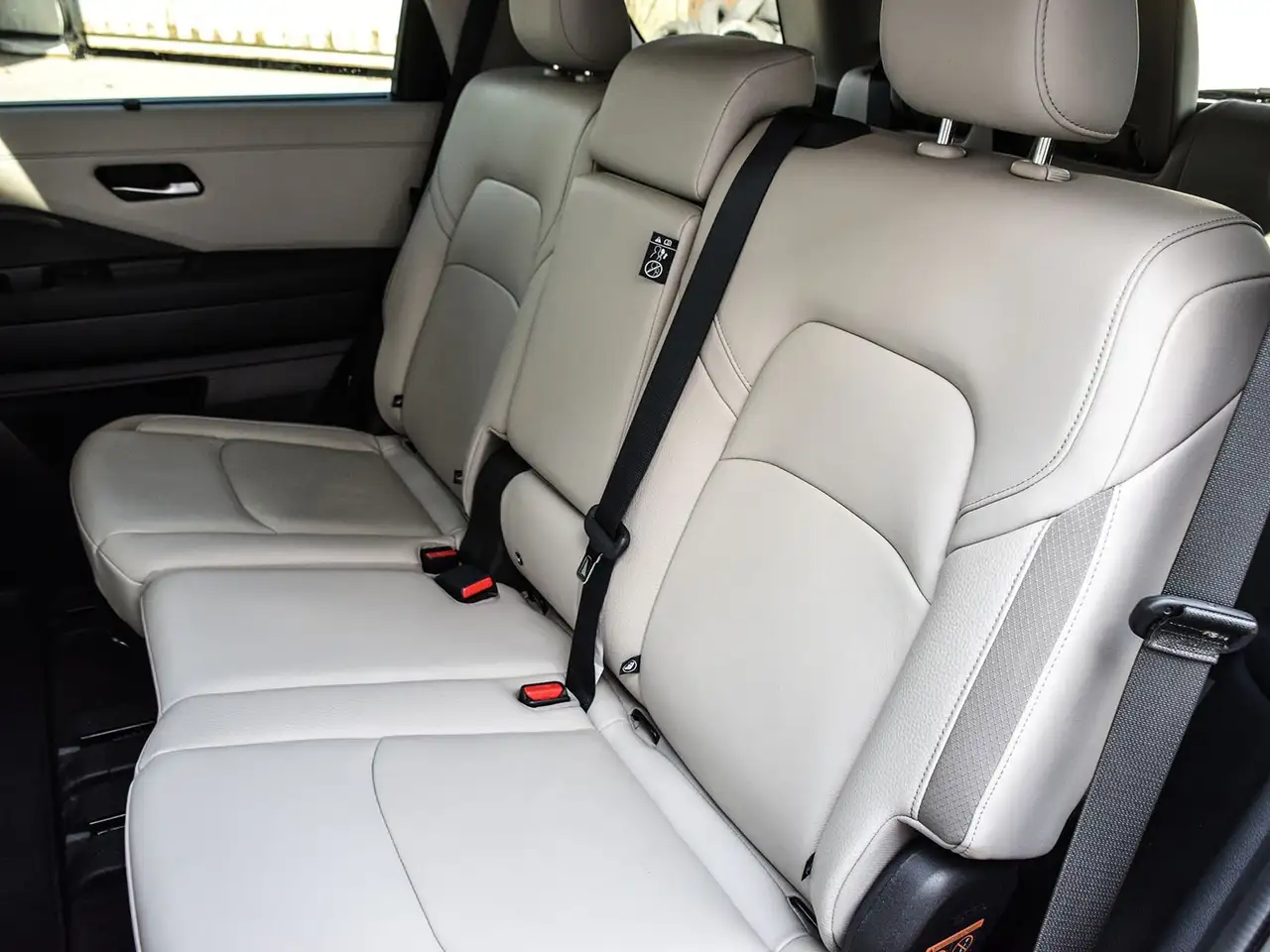 Nissan Pathfinder снимка Nissan Pathfinder