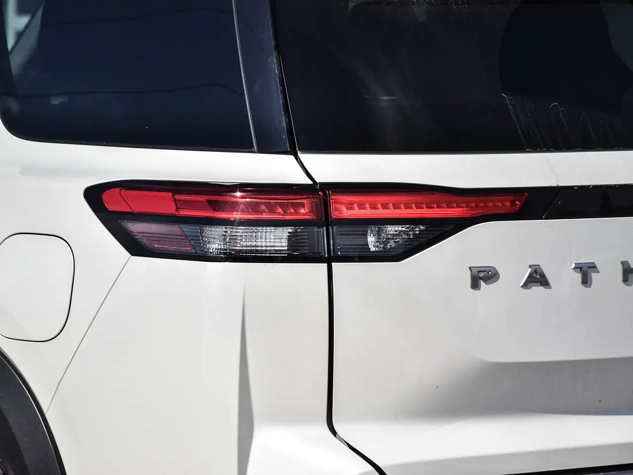 Nissan Pathfinder снимка Nissan Pathfinder