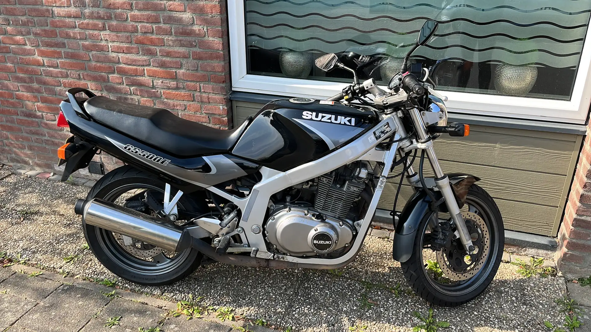 Suzuki GS 500 e - 1