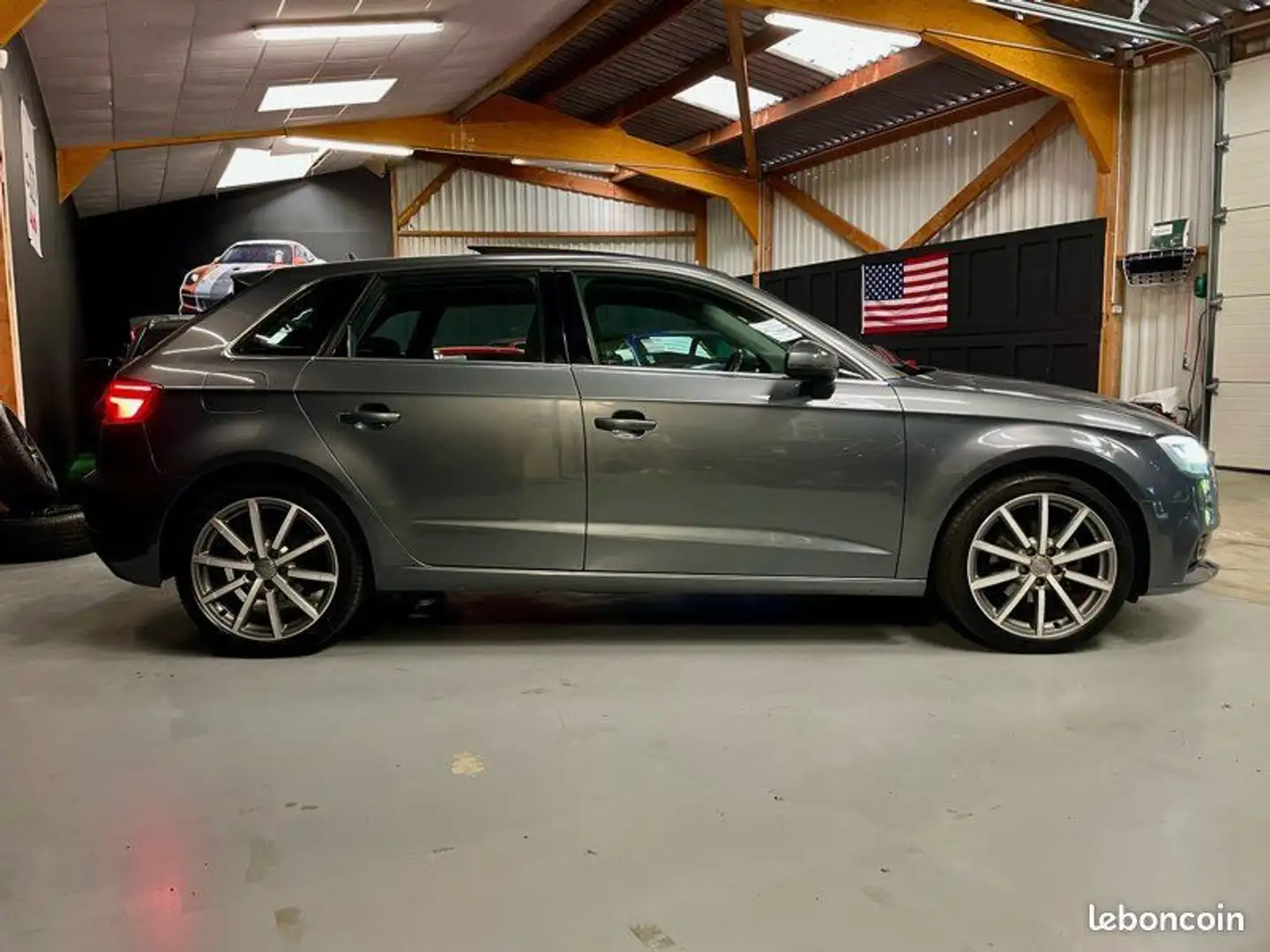 Audi A3 1.4l TFSI 150 S-Tronic Design Luxe Gris - 2