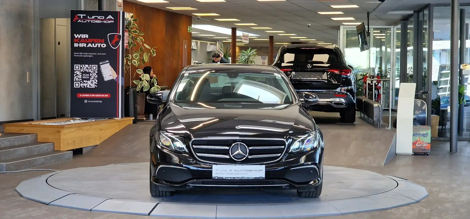 Mercedes-Benz E 200 d Austria Edition Aut. *Kamera*Navi*LED*17Zoll* Schwarz - 2