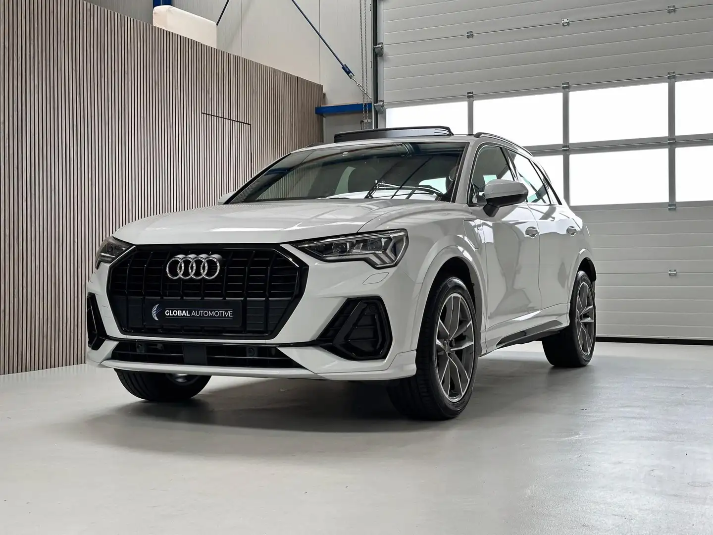 Audi Q3 45 TFSI e S edition - 19'' - S LINE - SCHUIFDAK - Blanc - 1