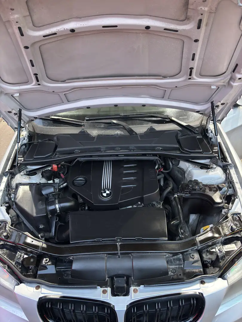 BMW 318 318d Touring Advantage Österreich-Paket Aut. - 1