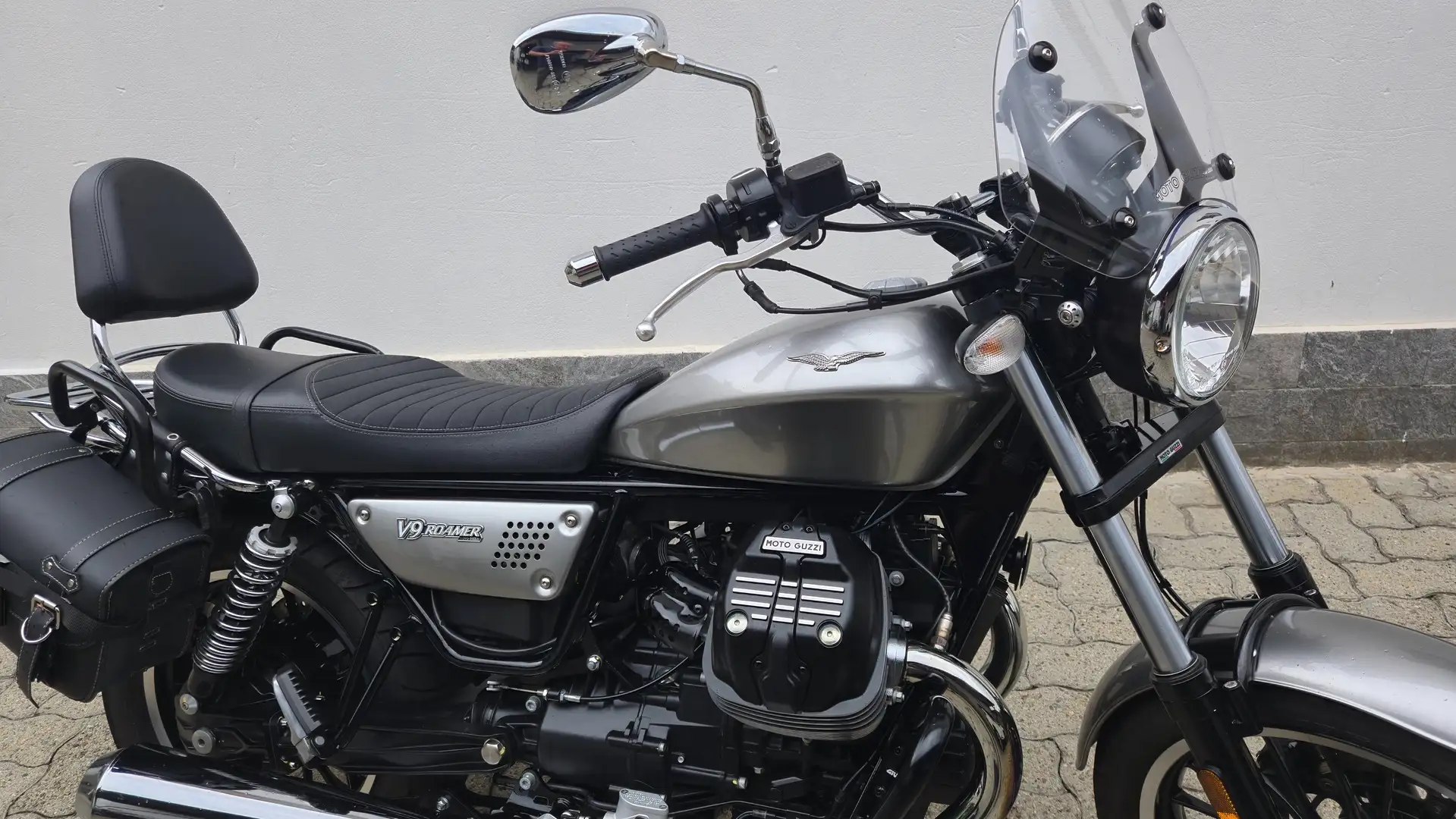 Moto Guzzi V 9 ROAMER ABS Szürke - 1